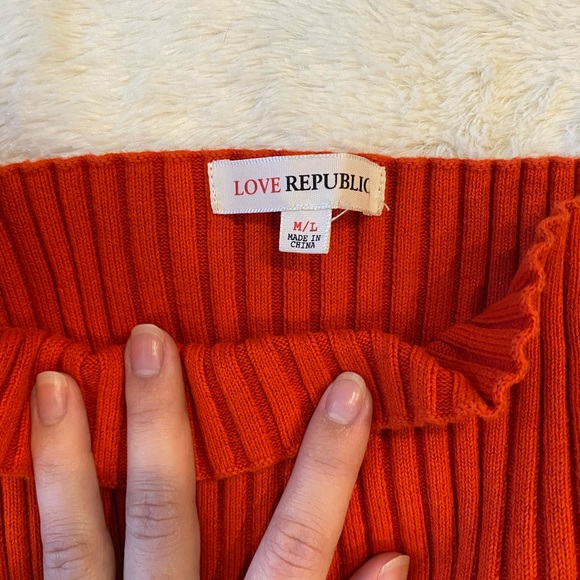 Bright orange off the shoulder Crop Top Size M/L - Picture 2 of 2